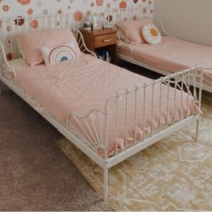 Twin size Pink Bedding Set(2)